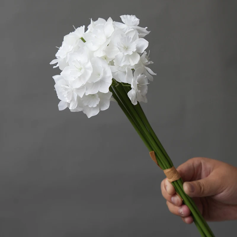 

Искусственные нарциссы из шелка