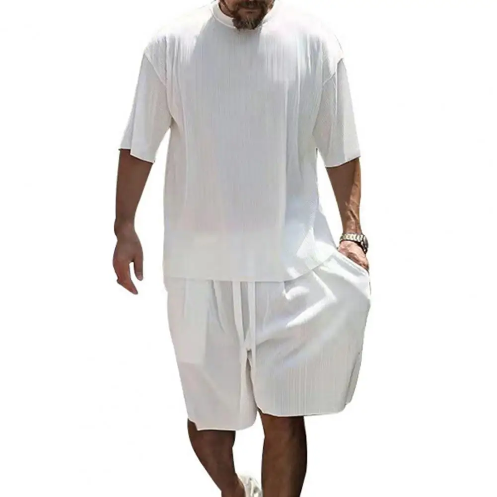 

Simple Sportswear Set Round Neck Sporty Crew Neck T-shirt Drawstring Shorts Men Outfit Men Top Pants 1 Set