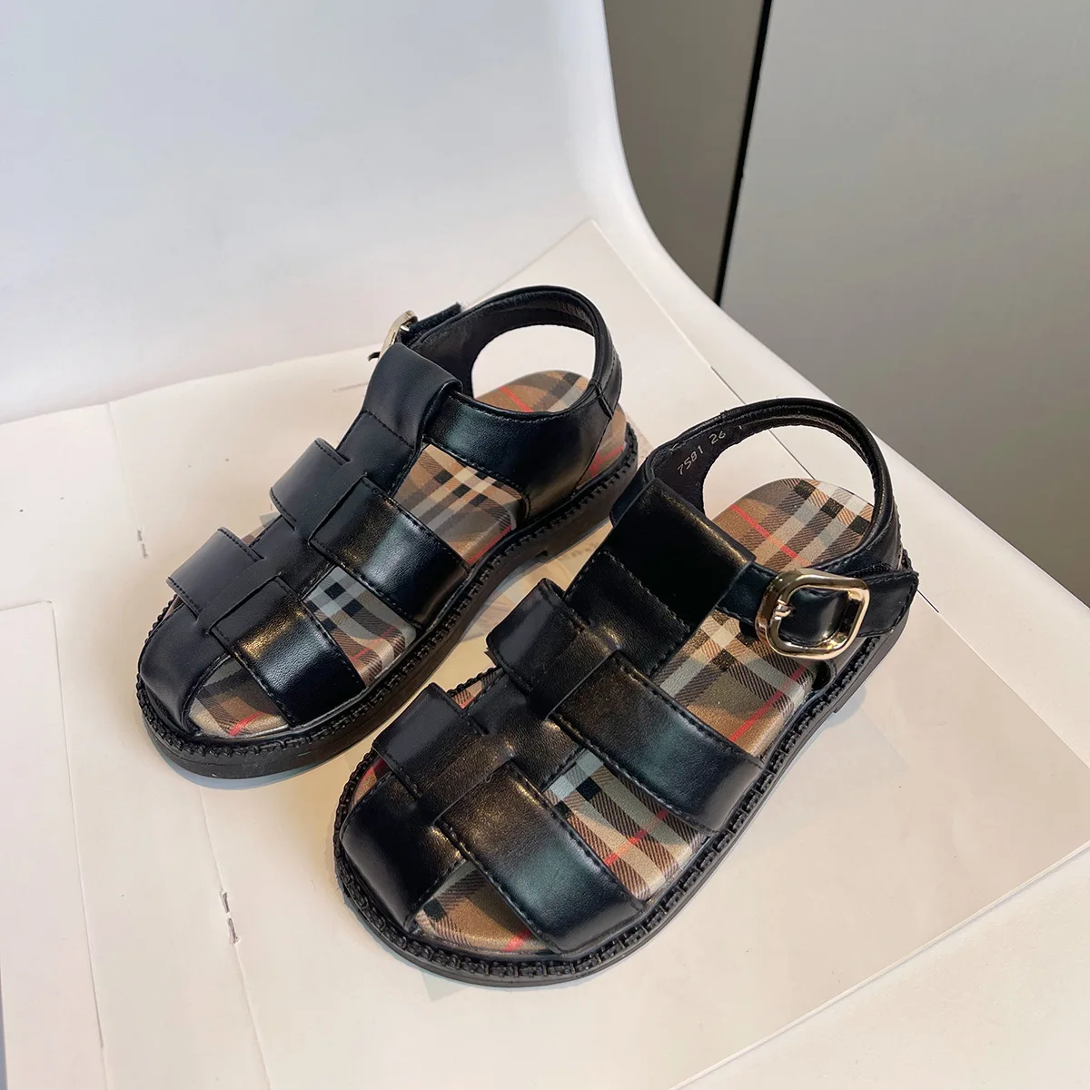 

Summer 2022 New Children's Sandals Korean Edition Fashion Sandals Atmospheric Simple Boys and Girls Sandals for Kids
