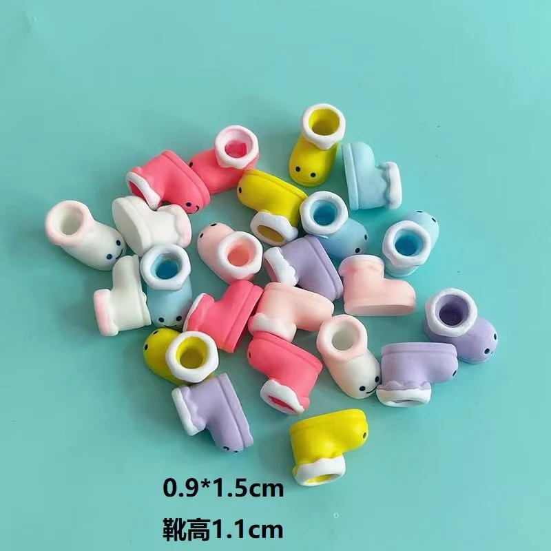 

Резиновые фигурки ботинок с улыбкой