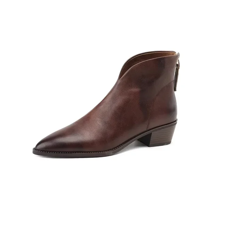 Женские ботинки с острым носком на высоком квадратном каблуке