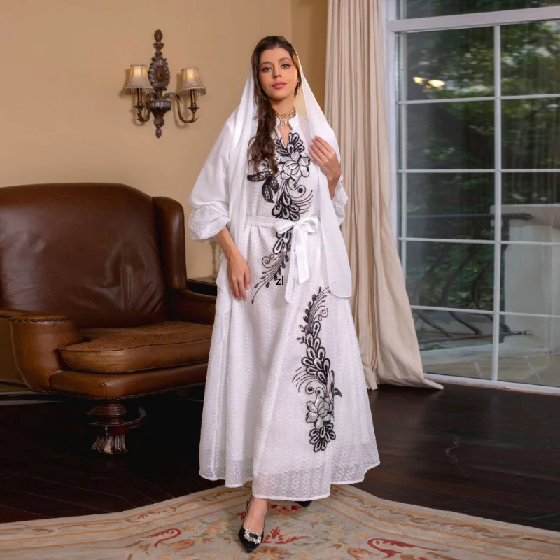 2023 Spring Summer Fashion Style Muslim Women Long Sleeve V-neck Polyester Embroidery Long Abaya  Muslim Dress  Abaya Dubai