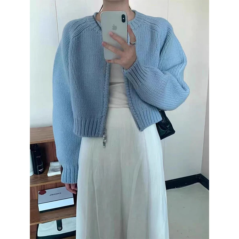 Рисунок 3 - Однотонный вязаный кардиган