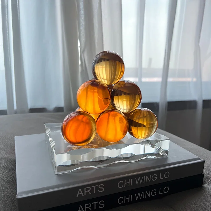 Простой современный светлый роскошный образец гостиной хрустальная пирамида