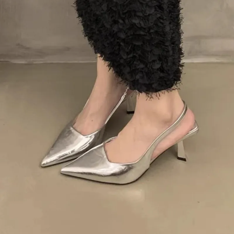 Туфли женские без шнуровки высокий каблук заостренный носок однотонные