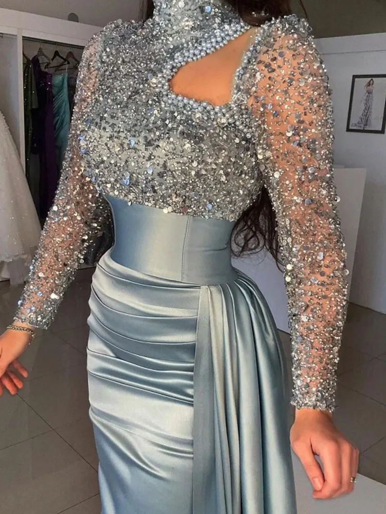 Атласное вечернее платье-русалка с пайетками