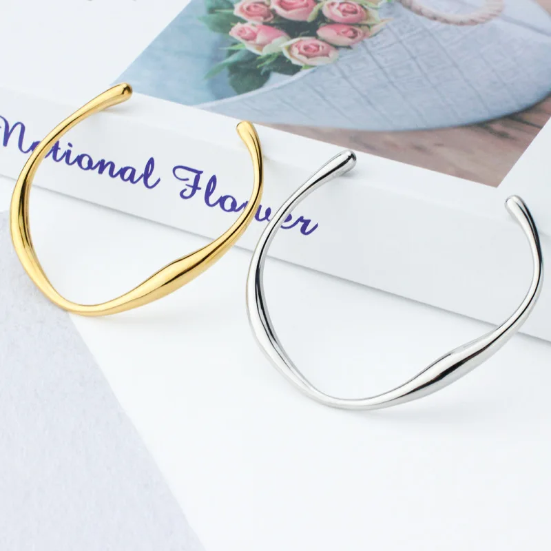 Niche style female titanium steel 18K gold stainless steel shaped opening bracelet small red book bracelet of the same style