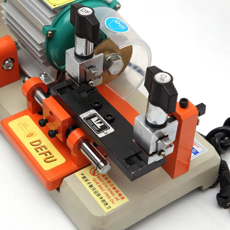 Горизонтальный станок для резки ключей копировальный с двойной головкой дверей