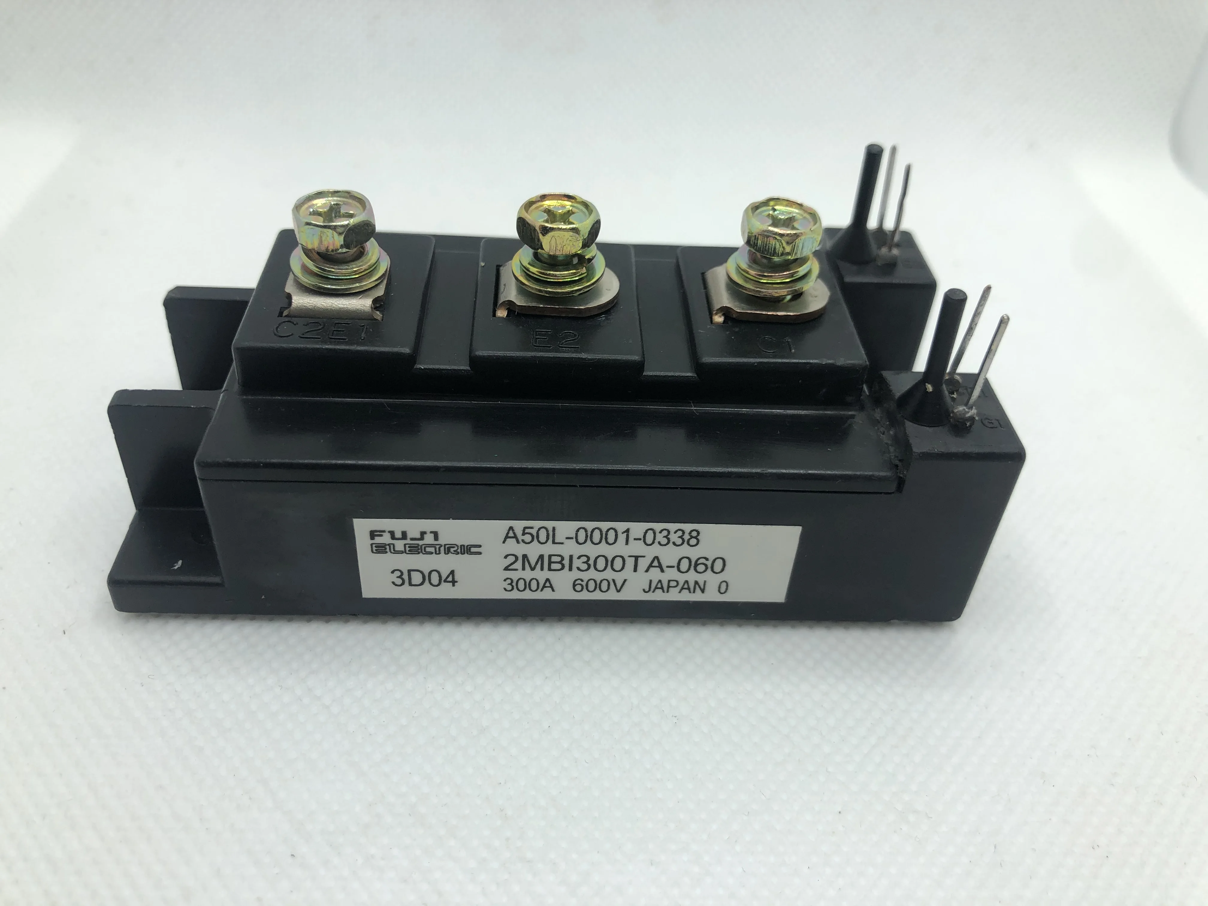 

Новый модуль 2MBI300TA-060 2MBI300TA-060-01 2MBI300TC-060-01 50L-0001-0338