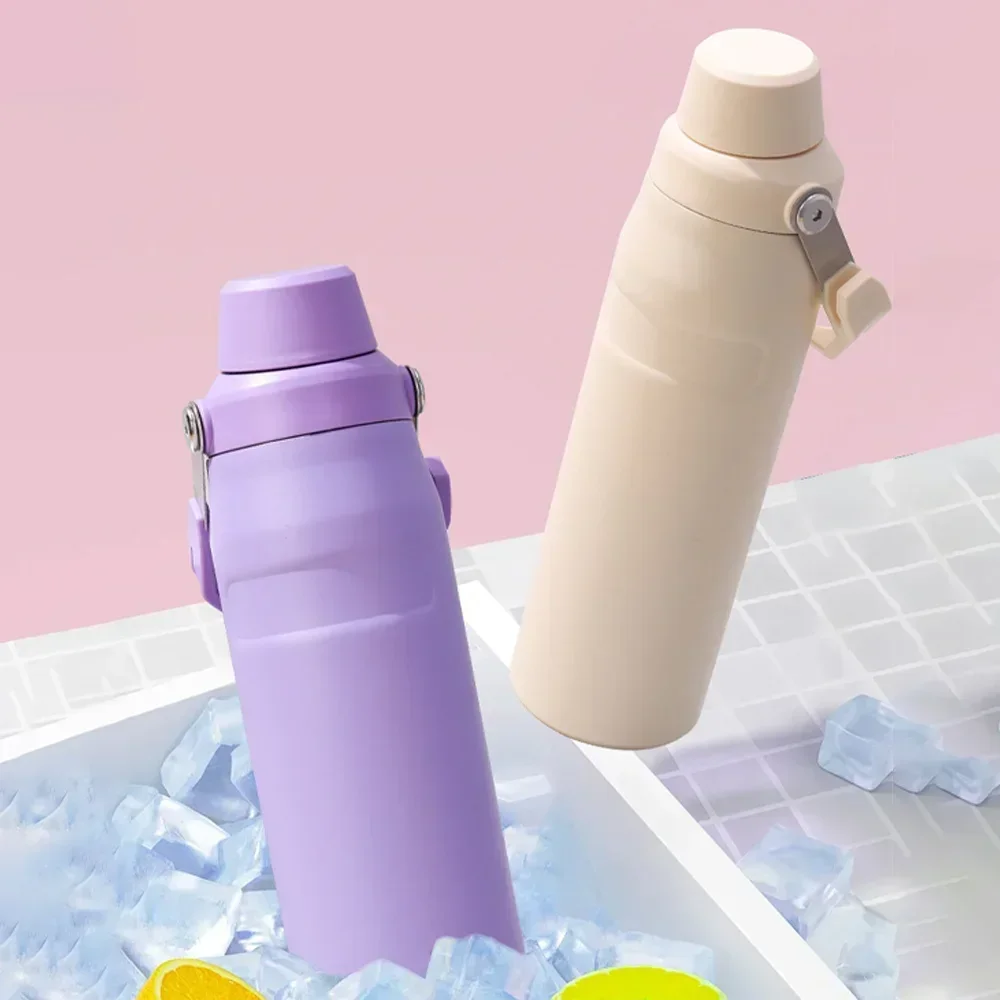 Изолированная бутылка для воды с крышкой из носика термос горячих напитков