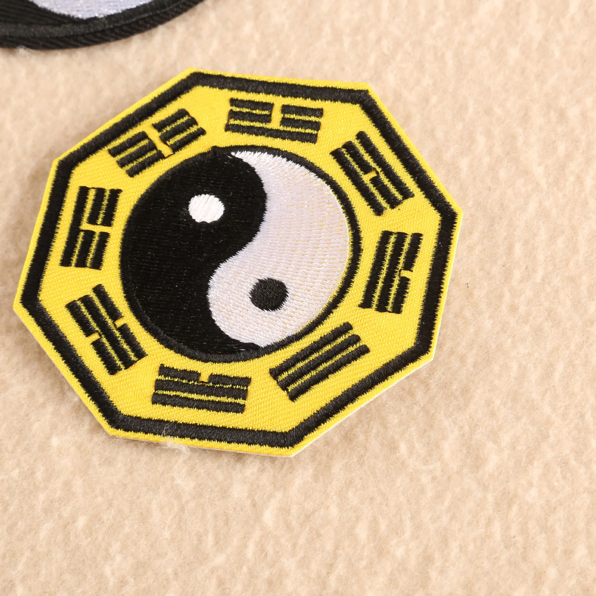 Высококачественные вышитые значки аксессуары для одежды тканевые Стикеры