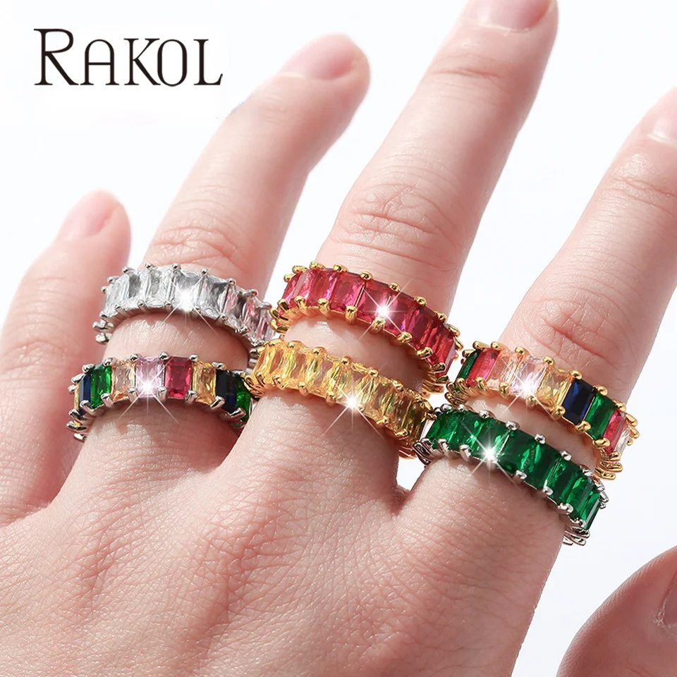 

Женское кольцо с разноцветным кубическим цирконием