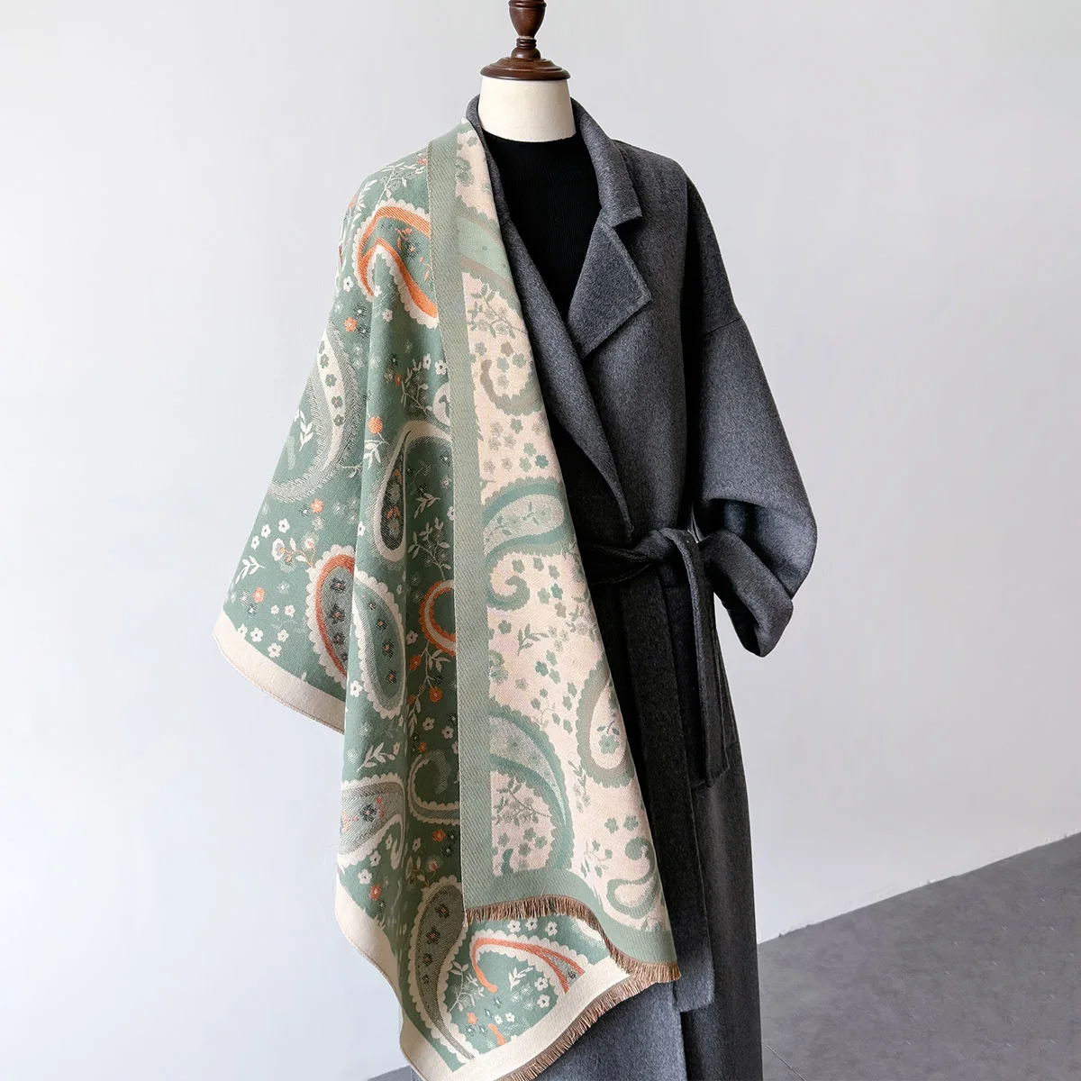 Зимний шарф роскошный теплый из пашмины женский шаль с кисточками и накидка