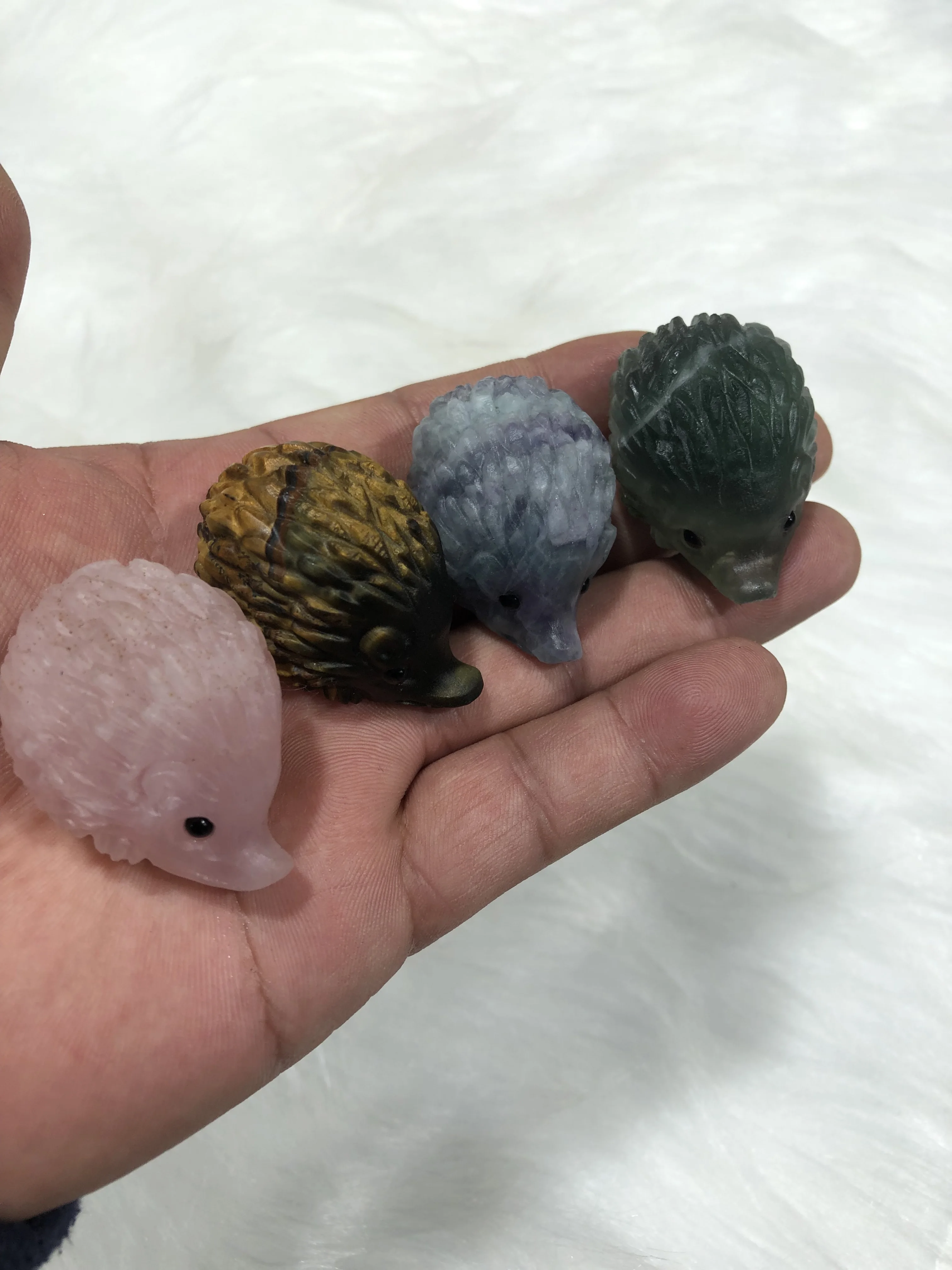 

Natural White Crystal Blue Crystal Conch Original Stone Original Ore Exquisite Carved Hedgehog Shape For Home Furnishing Pieces