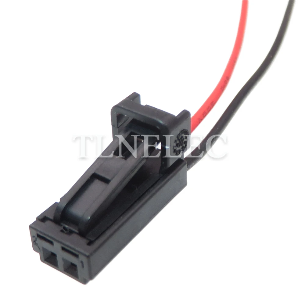 

Автомобильный разъем для лампы номерного знака VW Audi 4B0 971 832 / 4E0 972 575