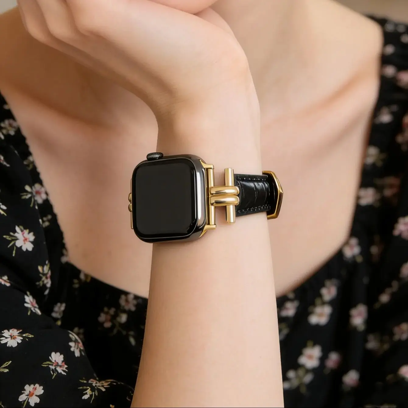 Фото Элегантный кожаный ремешок для Apple Watch для женщин, размеры 11/10/9/8/7/6/5/4/3/ 38 мм, 40 мм, 41 мм, 42 мм, 44 мм, 45 мм, 46 мм, 49 мм. №4
