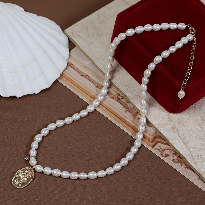 

Statement Golden Rose Flower Coin Pendant Necklace for Women Luxury Natural Pearl Necklace Choker Elegant Aesthetic Jewelry Gift