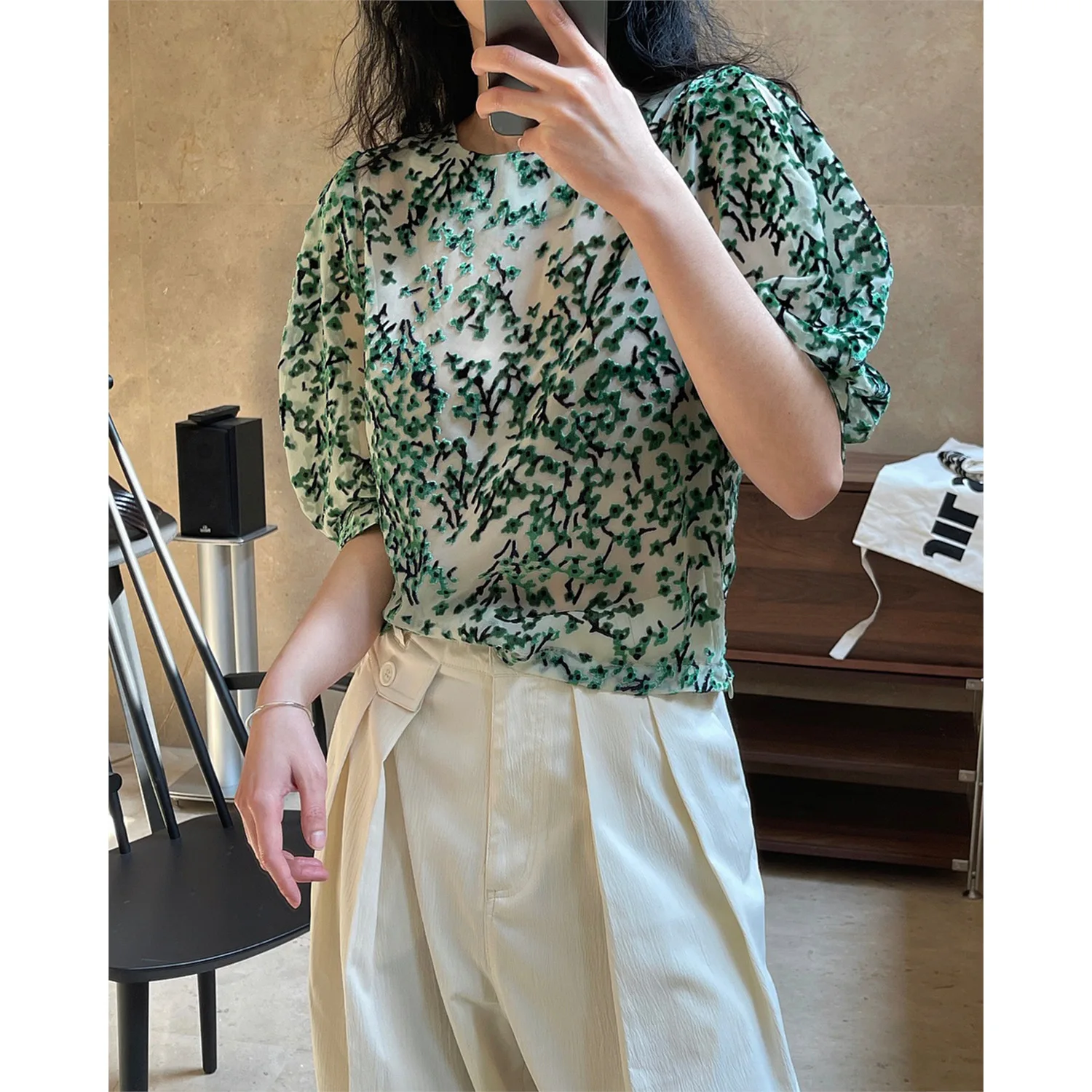 

Spring Summer New Korean Palace Retro Flocking Puff-Sleeved Short-Sleeved Shirt Loose Thin Sweet Top