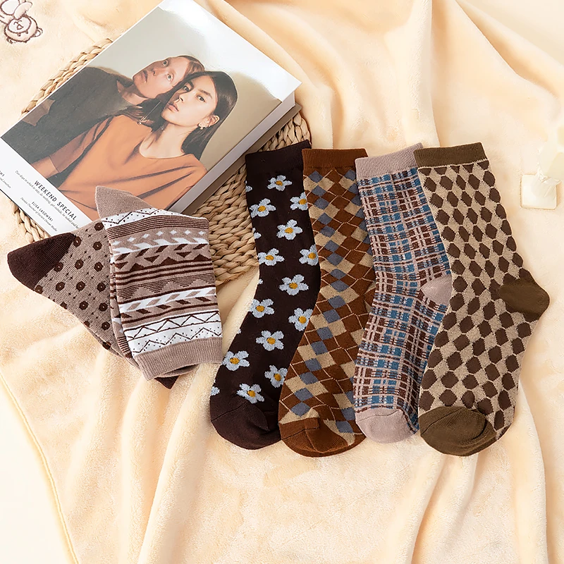 

Autumn Winter Women Leisure vintage Socks Japanese Streetwear Harajuku Skateboard Socks Cozy College Style Kawaii Flower Socks