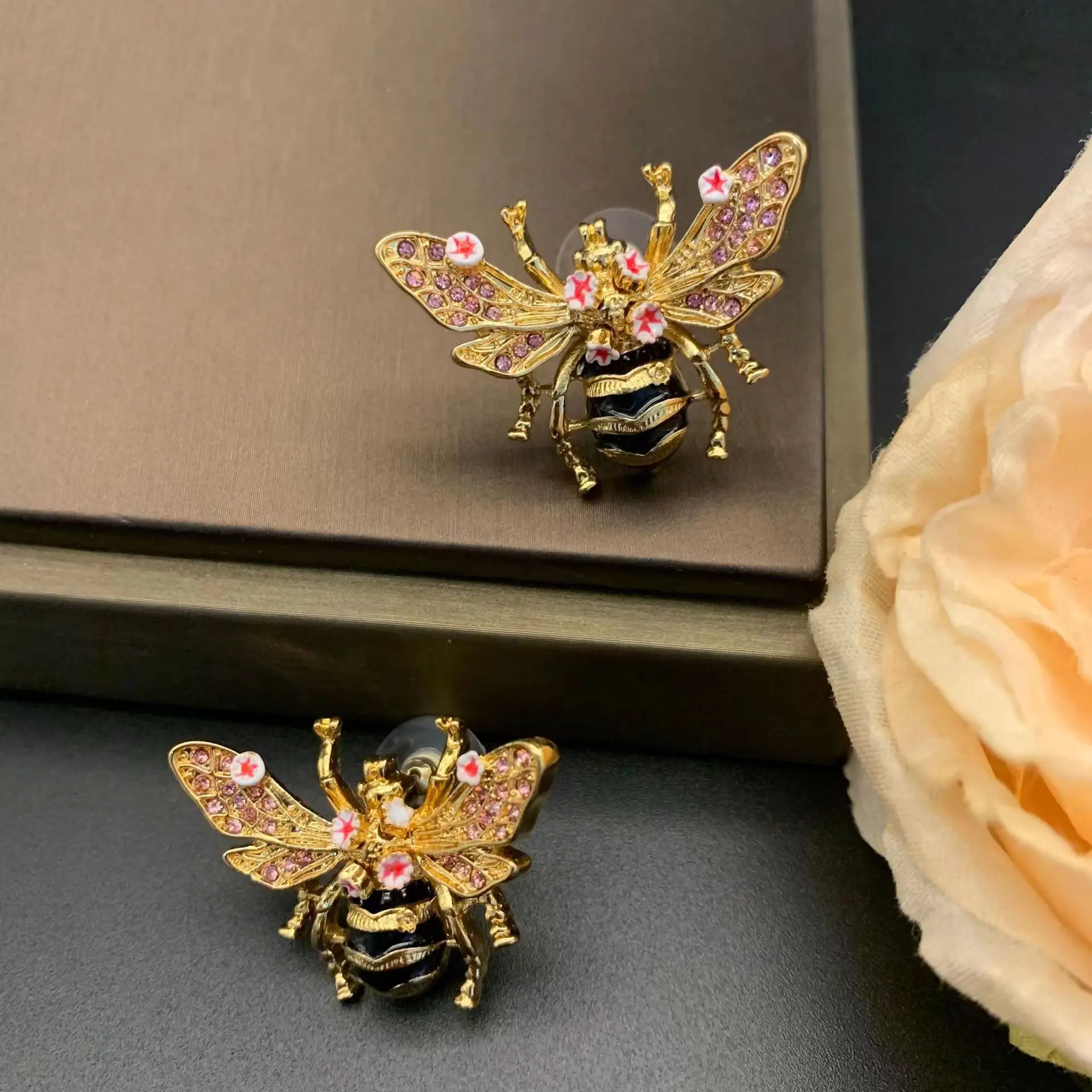 

Europe and the United States popular exaggerated big version of dripping oil diamond heavy industry retro bee style brooch earri