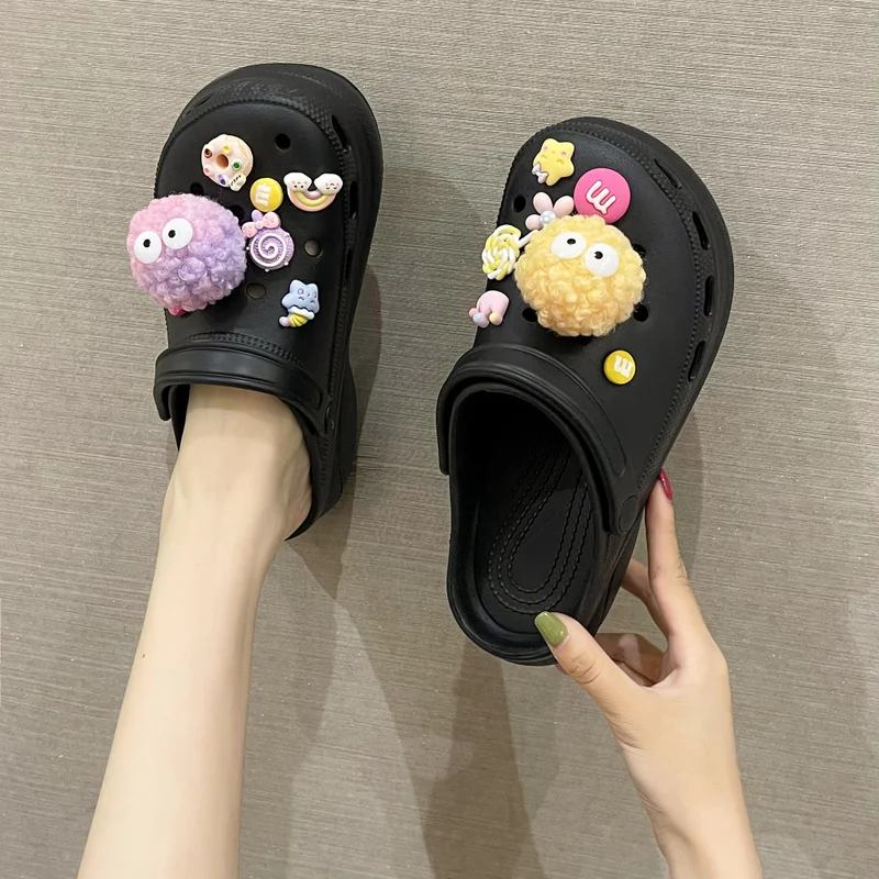 

Women's Slippers 2022 Plush Ball Cute Charms Designer Fashion Cartoon Lovely Clogs Shoe Vintage All-match Shoe Heels Women
