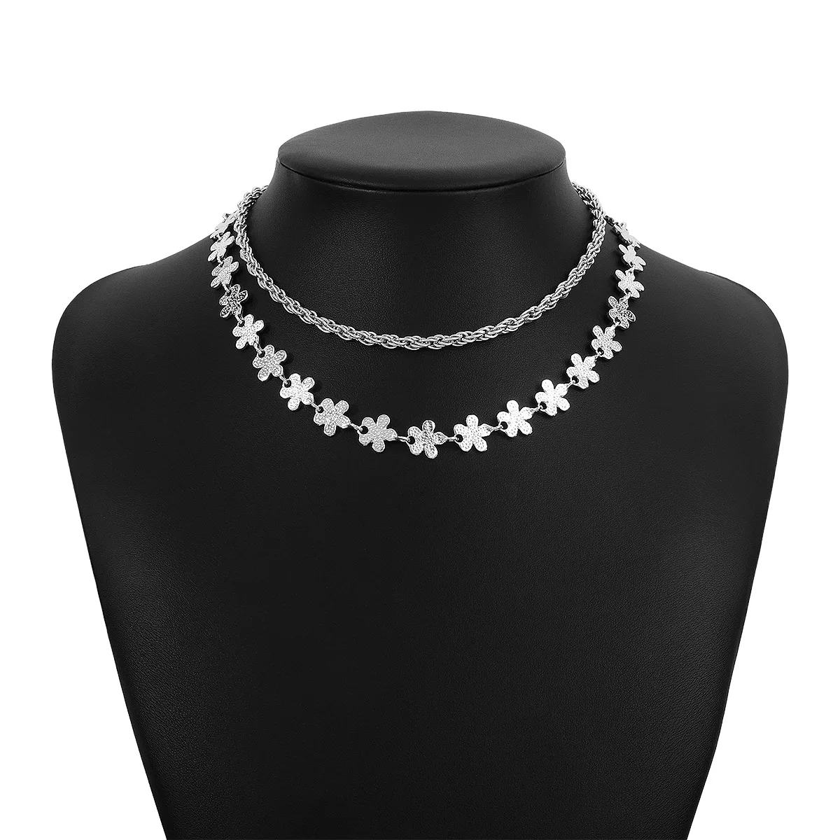Metal simple fashion necklace sweet and cool wind flowers geometric overlapping necklace romantic temperament.