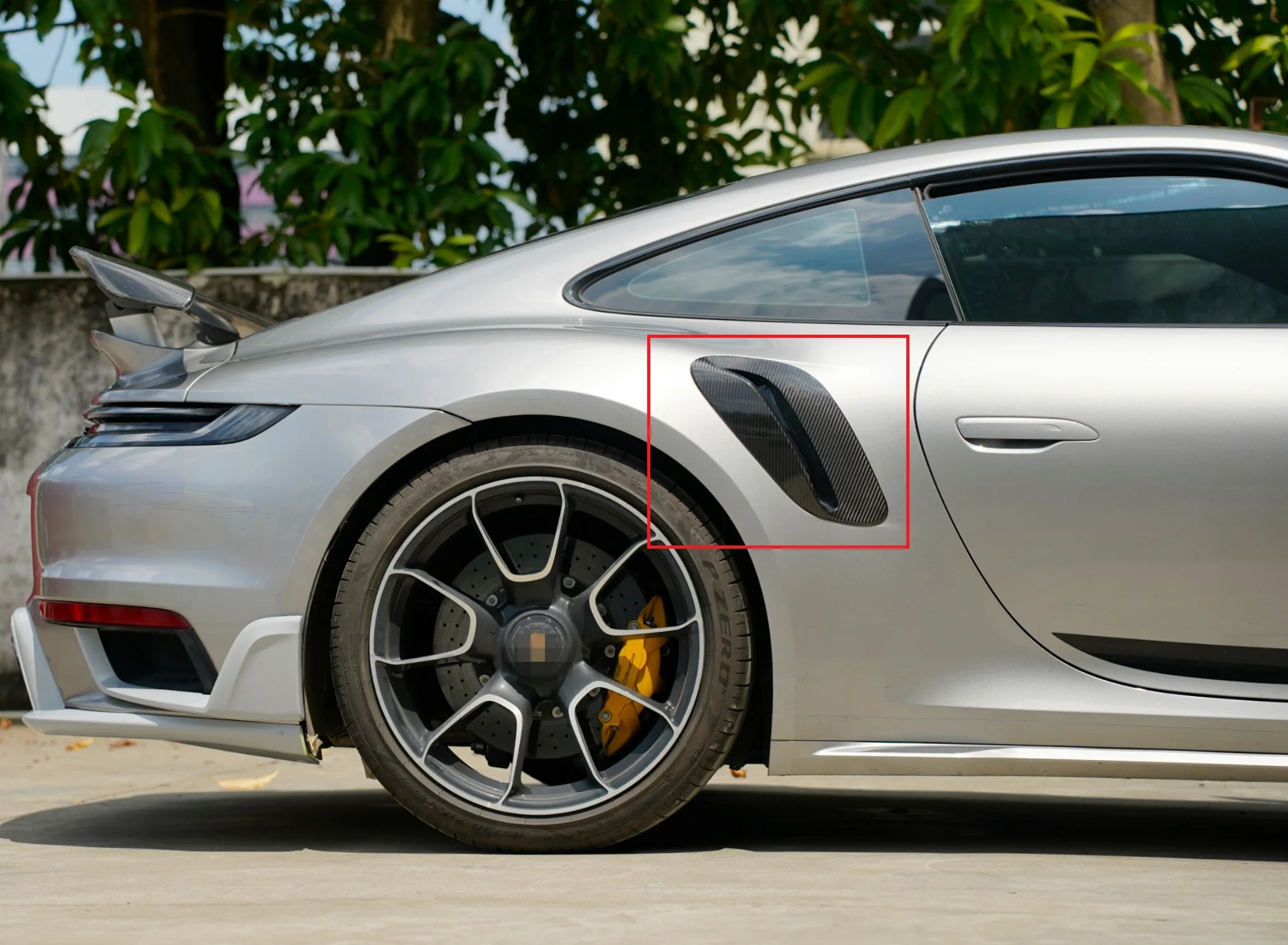 Настоящее сухое углеродное волокно задняя боковая накладка на крыло автомобиля