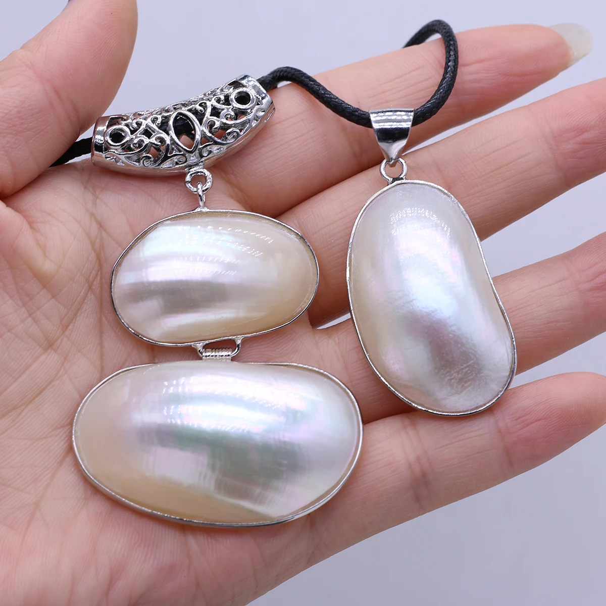 

Natural Shell Irregular Egg Pendant Necklace Leather Cord Chain for Women Mother of Pearl Shell Charm Necklaces Jewelry Gift