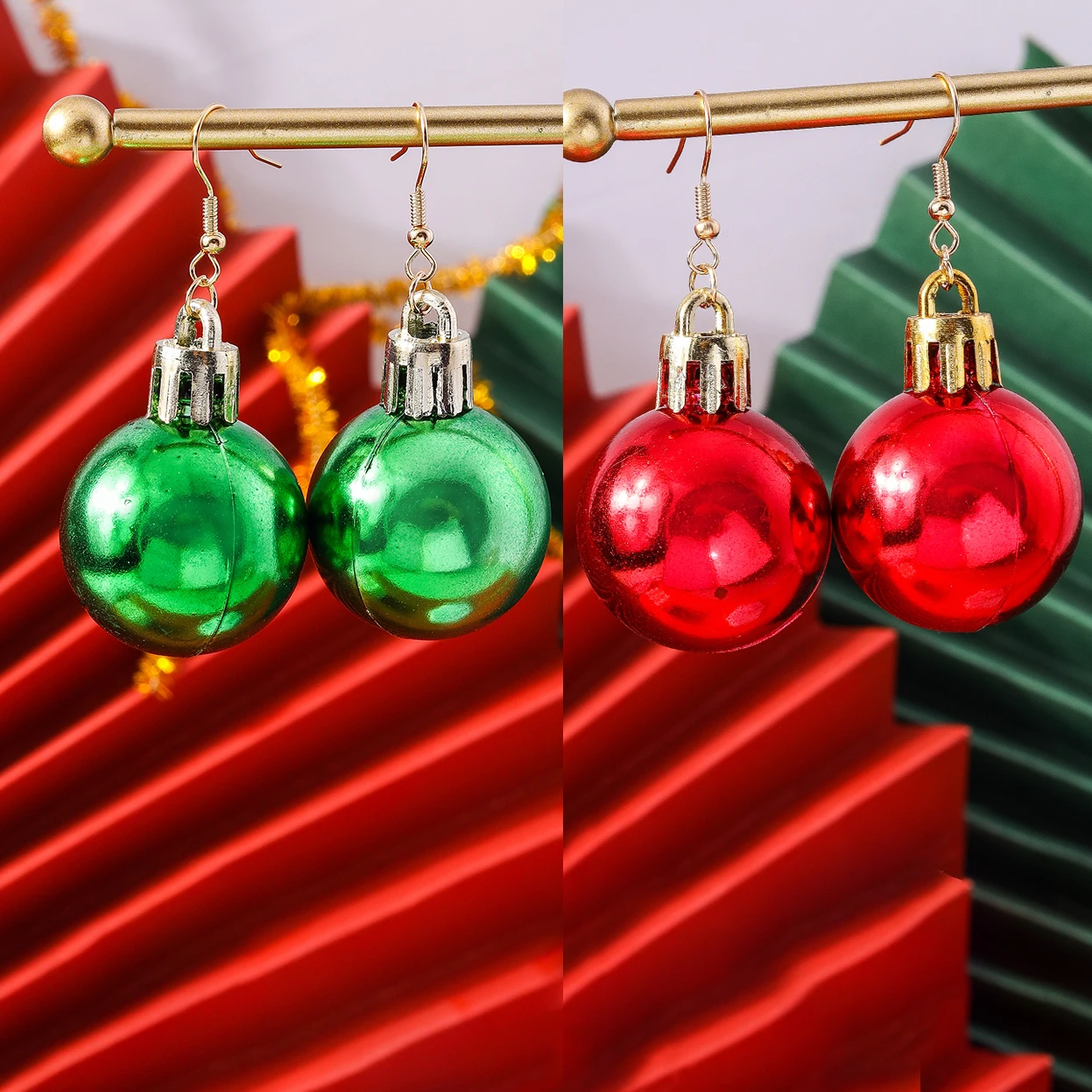 Декоративные рождественские серьги-подвески в виде лампочки