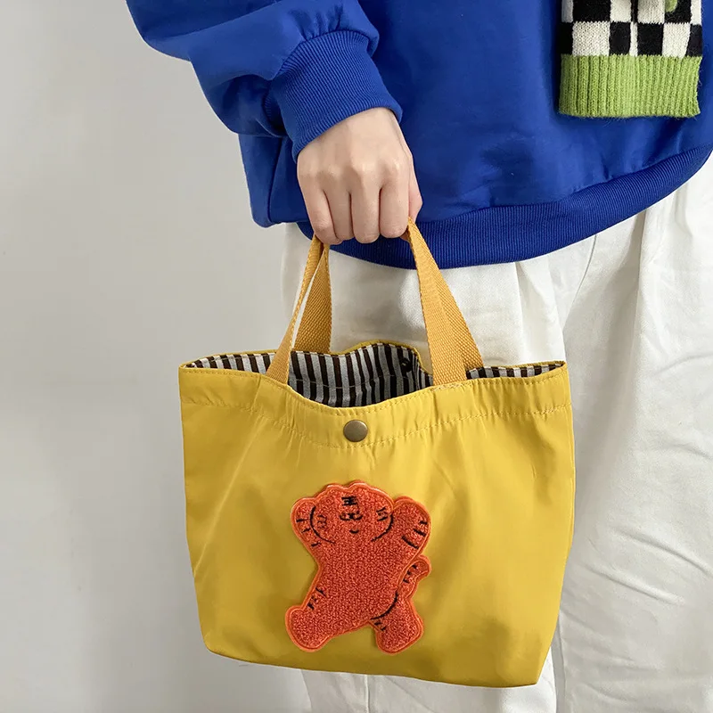 

Small Tote Lunch Bag for Women 2022 Cute Cartoon Tiger Canvas Shopper Bag with Short Handle Cheap Fashion Fabric Handbag Travel