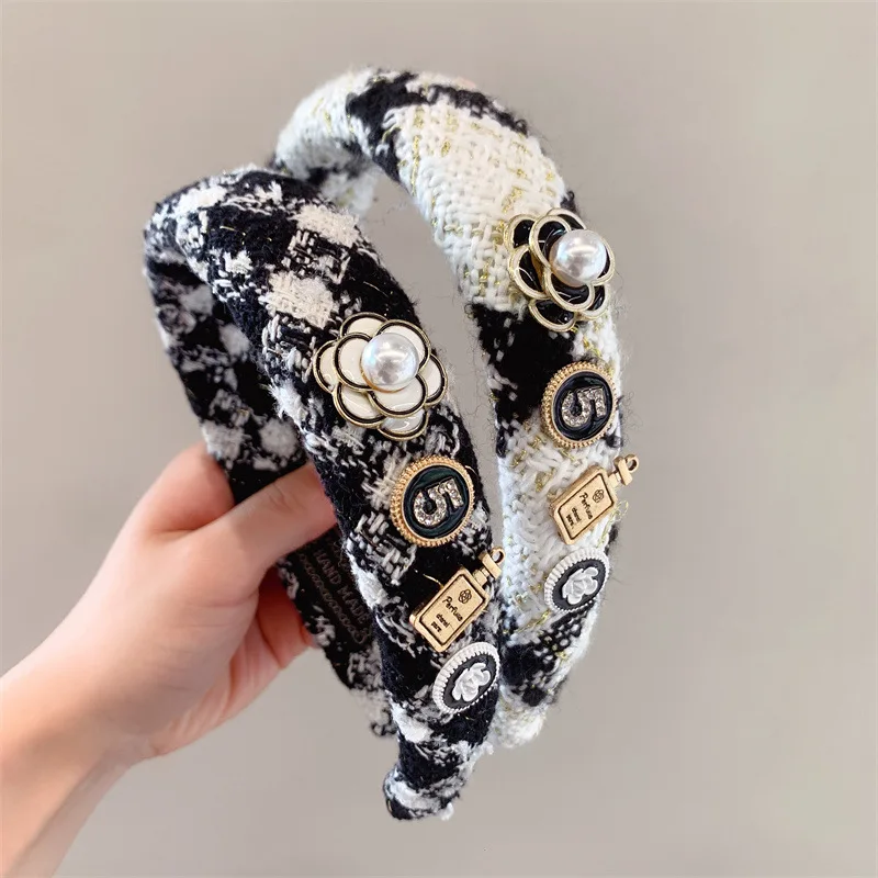 

Black White Camellia Embroidery Women Hairband Hair Hoop 2023 Autumn Winter French Fashion Woolen Weave Padded Headband