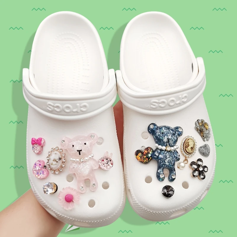 

Fashion Quality Charms for Crocs Lovely Grizzly Bear Gem Doll Croc Charms Designer All-match Garden Shoe Buckle for Girls