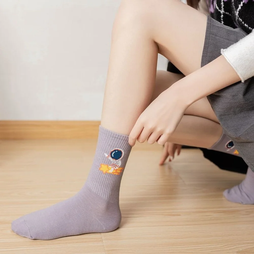 5 Pairs High Quality New Fashion Cute Women Cotton Socks Harajuku Kawaii Funny Spaceman Women Casual Cartoon Socks