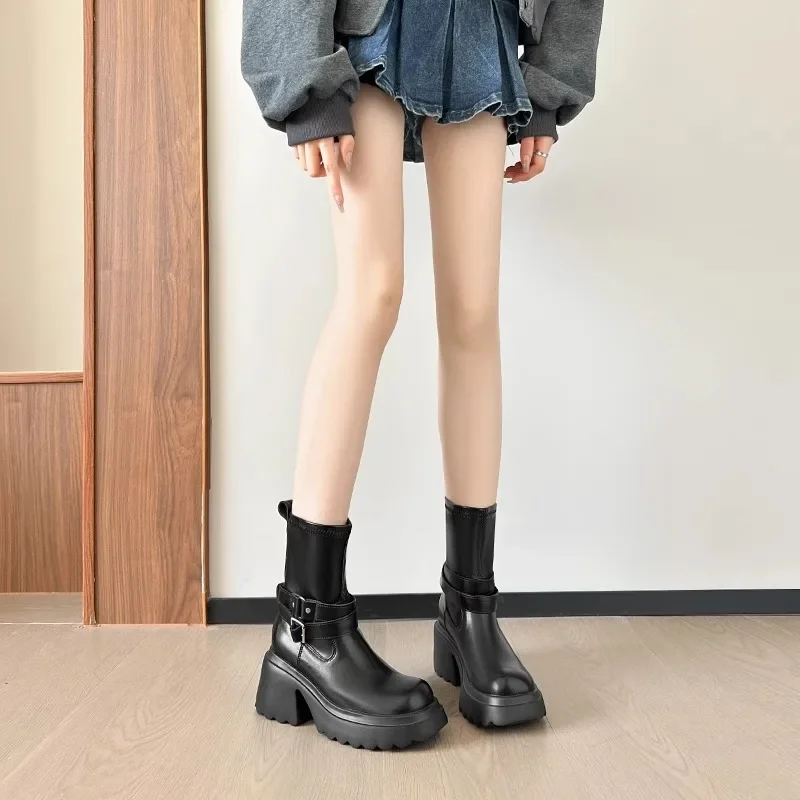 Черные короткие ботинки в стиле ретро на толстом каблуке с квадратным носком