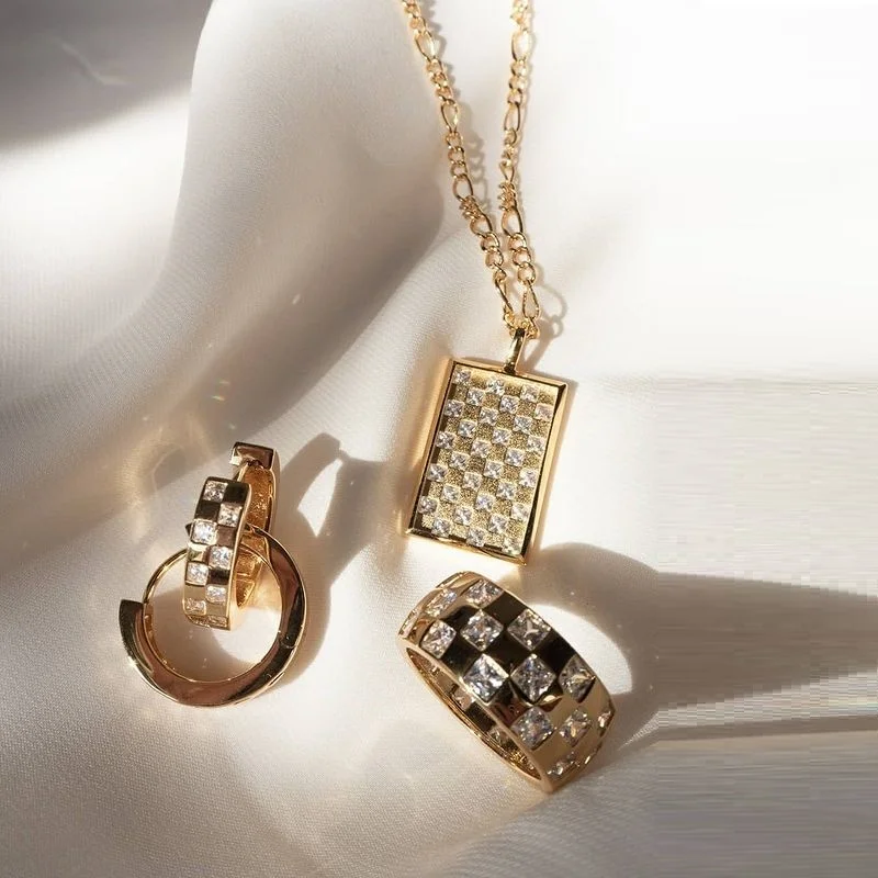 

Серьги-кольца Huggie женские, Размер 20 мм, среднего размера, 5 А