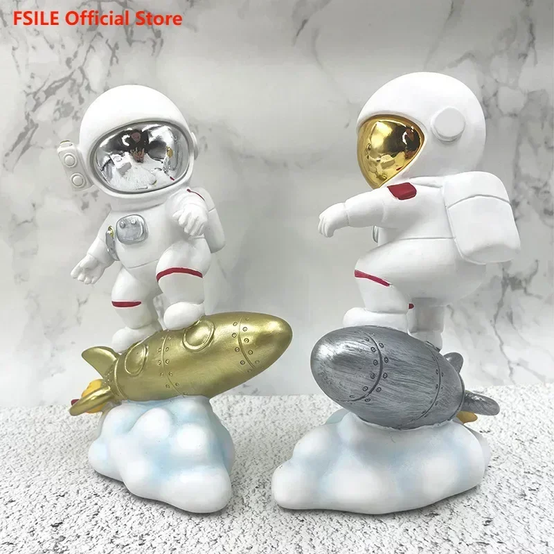 

FSILE Nordic Creative Astronaut Astronaut Knick-knacks Resin Light Luxury Children's Room TV Cabinet Soft Decoration Handicrafts