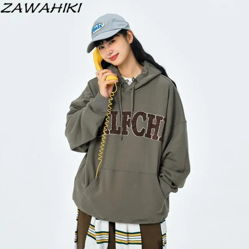 

Свитшот женский осенне-зимний свободного кроя с вышитыми буквами