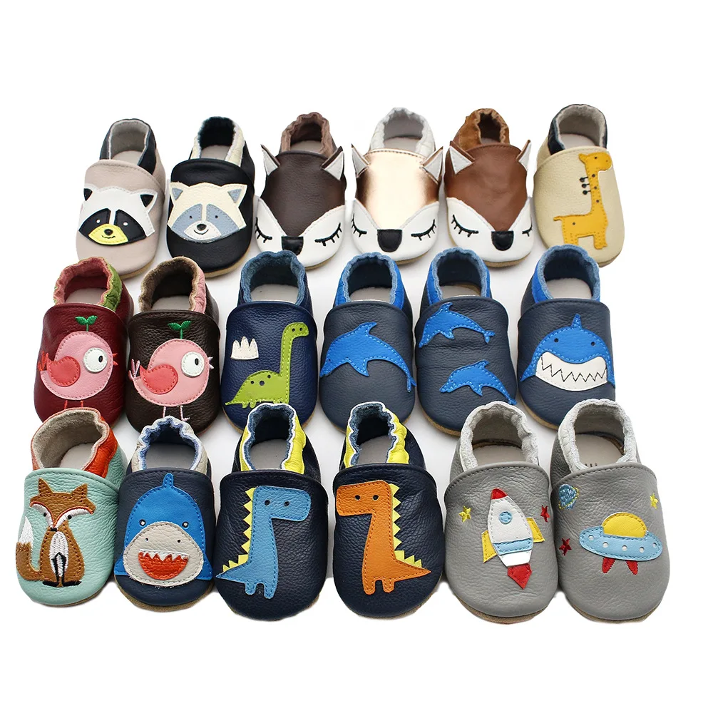 

Кожаные туфли для новорожденных мальчиков и девочек, модель 2022 года, детская нескользящая обувь с мягкой подошвой, милые Мокасины с мультипликационным динозавром