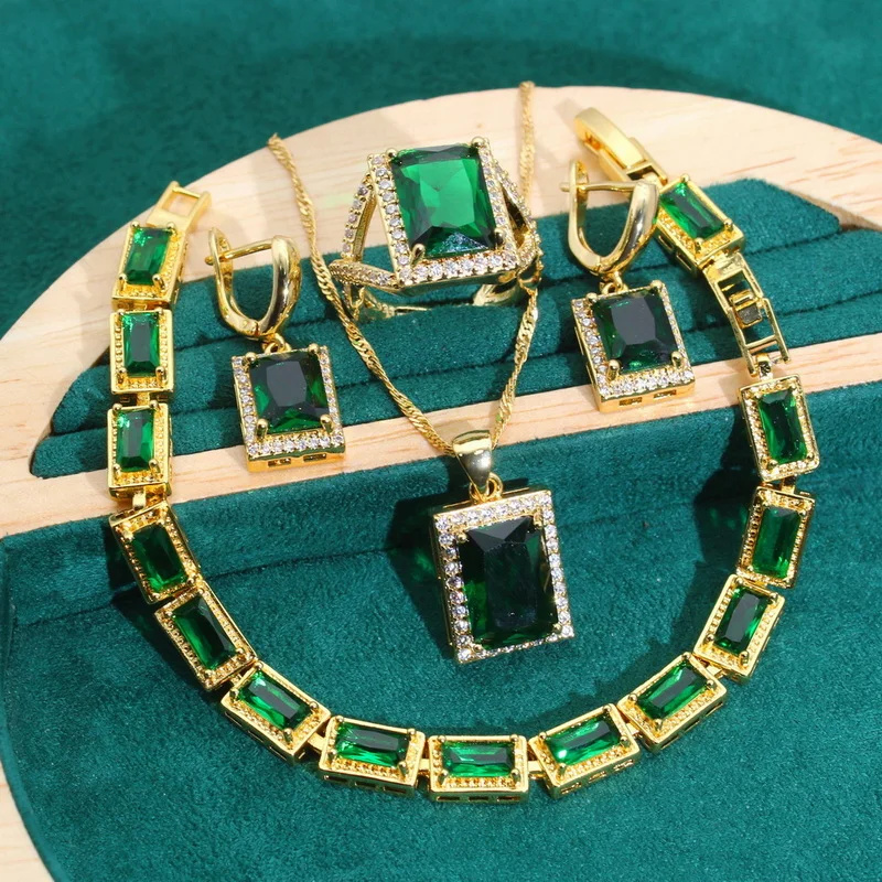 

Женский ювелирный комплект из колье и серёг, с цирконом