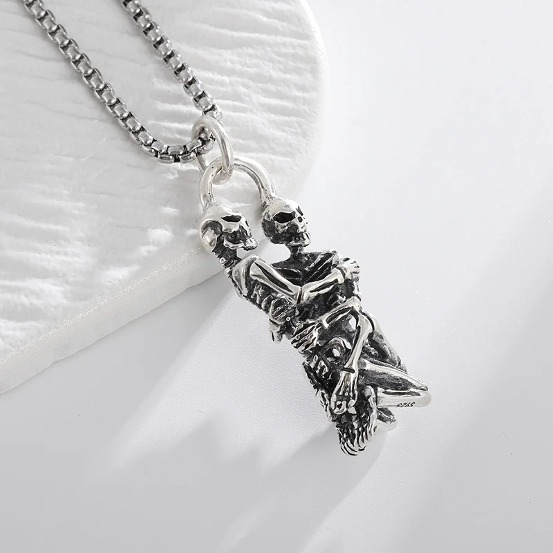 

Creative Statement Two Skull Hug Pendant Necklace Men Women Gothic Punk Halloween Gifts Versatile Casual Jewelry Gifts