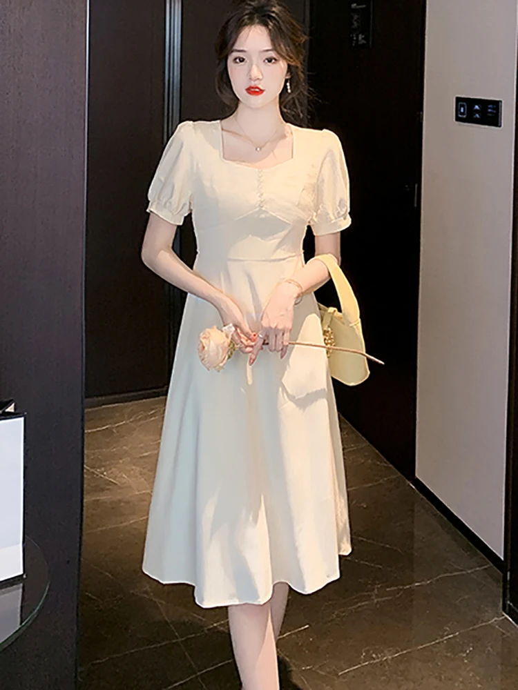 Женское офисное платье средней длины черное элегантное белое с квадратным