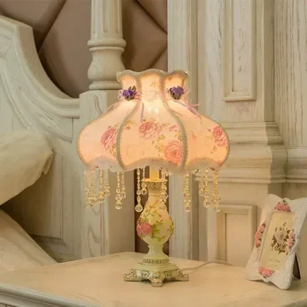 Настольная лампа в европейском стиле