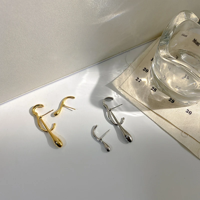 Европейские и американские модные крупные асимметричные серьги простые