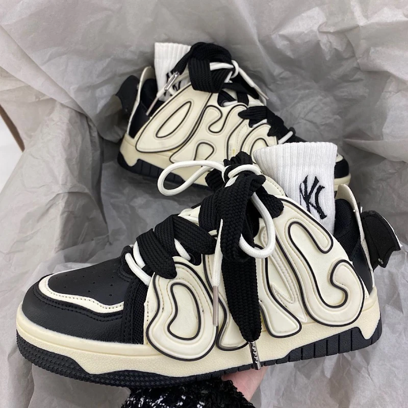 

Y2k American Street Style Sneaker for Men Devil's Wing Applique Letter Couple Shoes Solid Color Cool Hip Hop Skateboard Shoes