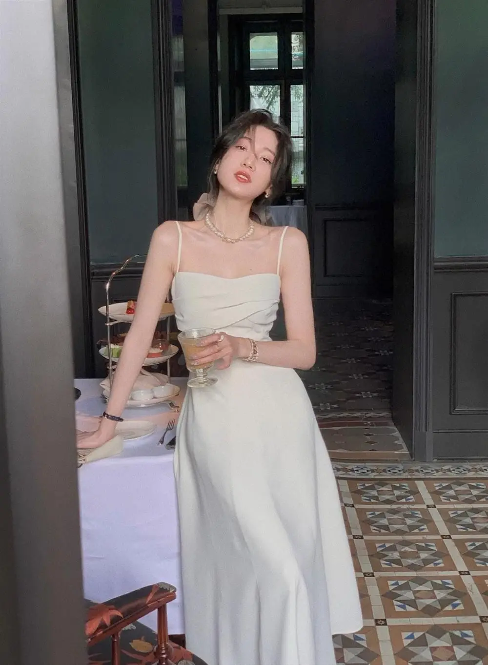 

Элегантное высококачественное белое платье, женская одежда, новинка весны, модные официальные Длинные вечерние платья на бретелях-спагетт...