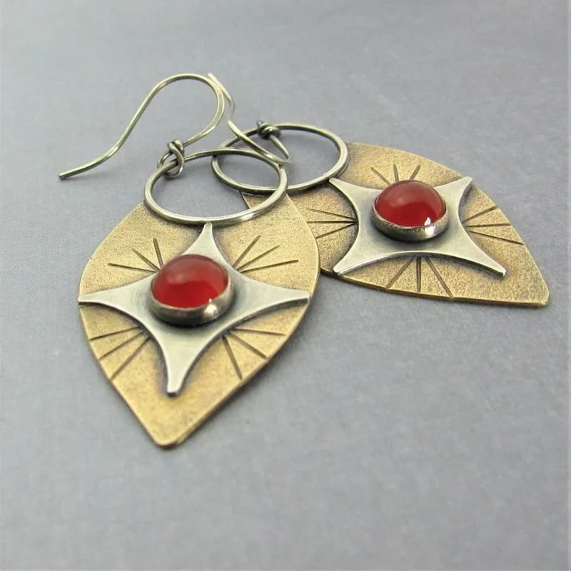 

Ethnic Metal Two Tone Hand Carving Pattern Hook Drop Earrings for Women Vintage Round Red Stone Dangle Earring Jewelry