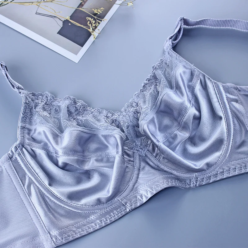 Гладкий и соблазнительный ультратонкий бюстгальтер с вырезами присборенными