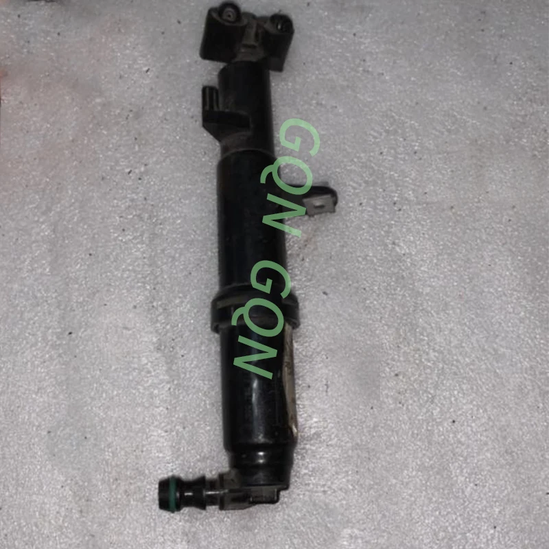 

Me rc ed es -Be nz ol d S300 S320 S350 S400 headlight water nozzle W221 headlight water gun water nozzle