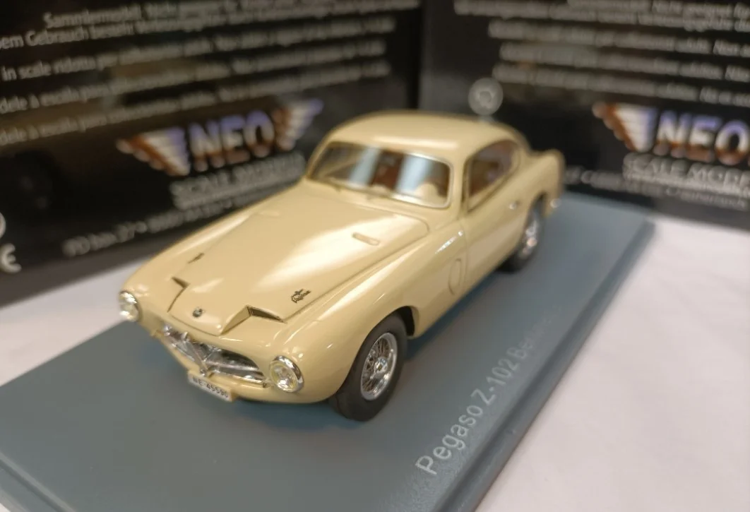 

Simulation Resin 1/43 Car Model Neo Picasso Vintage Wagon Z-102 Berlinetta Touring High-end Collection Ornament Gift