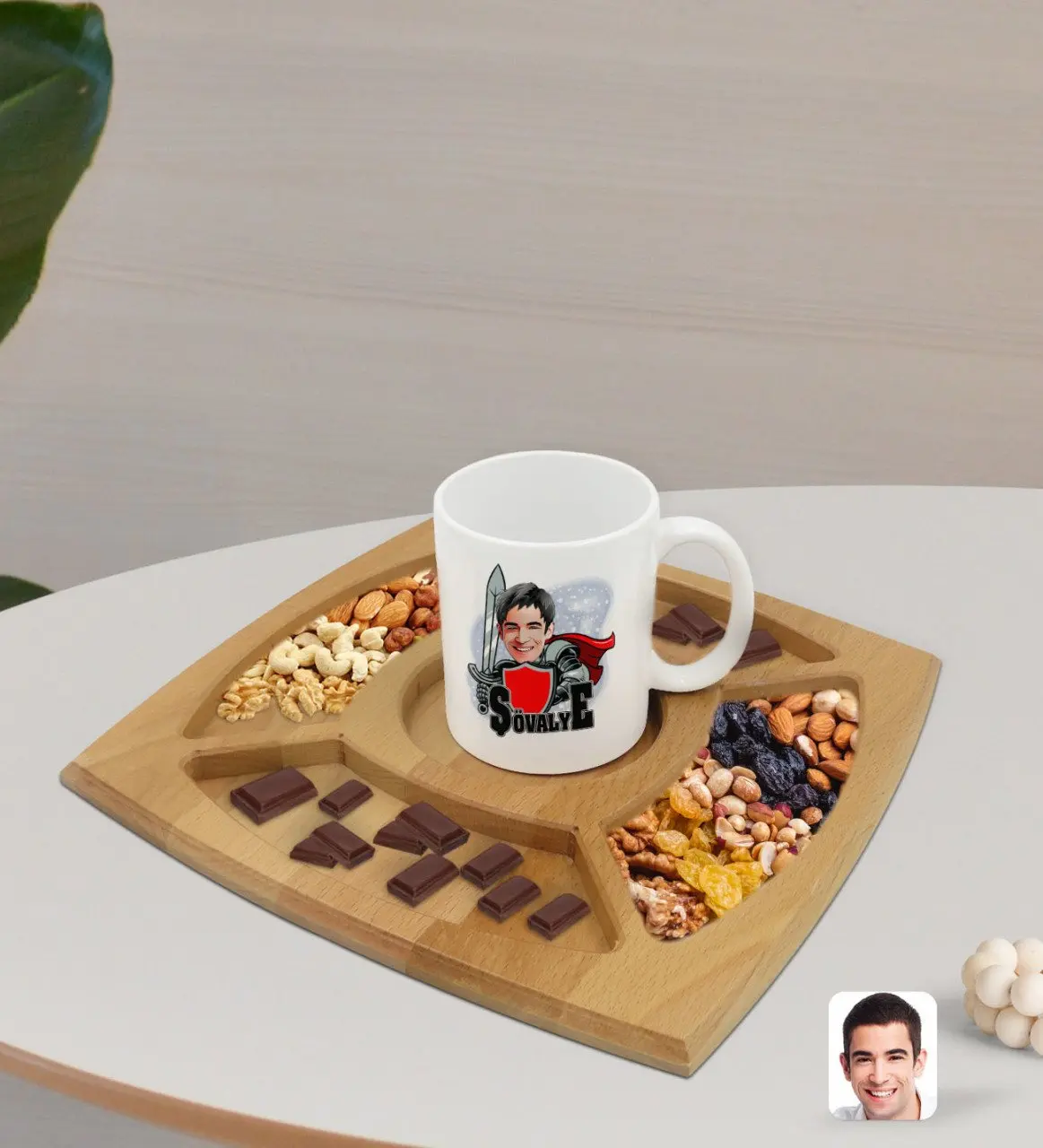 

Персонализированная белая кружка в виде рыцаря карикатуру, 4 отделения